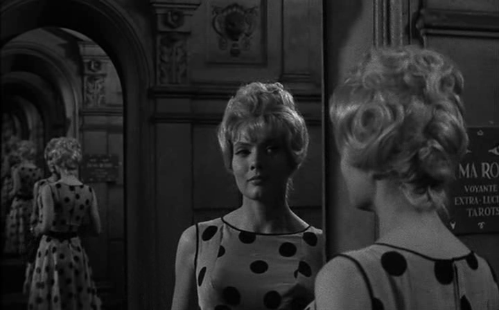Cléo from 5 to 7 [1962]: The Public reflection of a Self