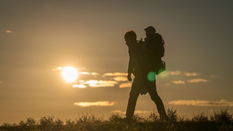 Cargo [2018] – An Impactful Australian-Set Zombie Apocalpyse drama
