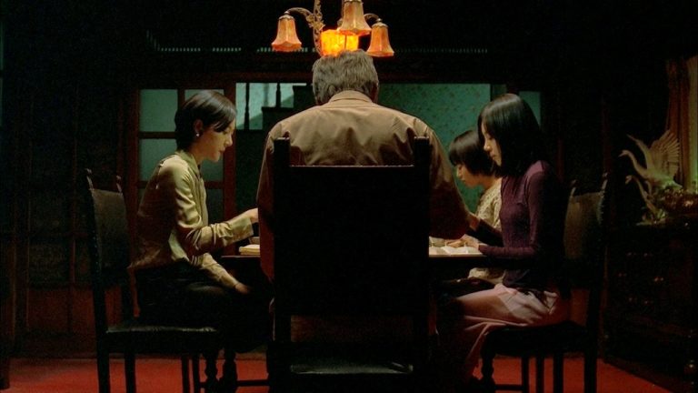 A Tale of Two Sisters [2003] Review: Every Family Has Its Dark Secrets