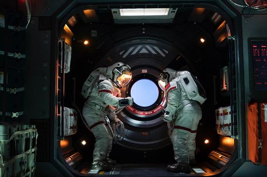Wandering Earth Netflix [2019] Review: A disappointing Hollywood disaster flick with a Chinese flavor