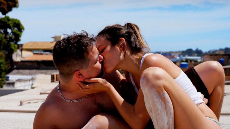 In the Heart of the World [2019]: ‘IFFR’ Review – A Vibrantly Shot Social Drama