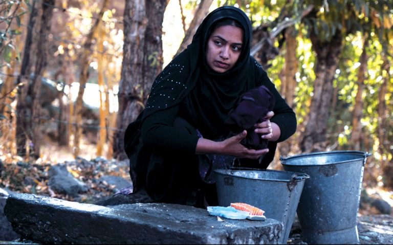 Widow of Silence [2019]: ‘LIFF’ Review – An Arresting and Artfully Restrained Portrayal of Kashmiri Half-widows