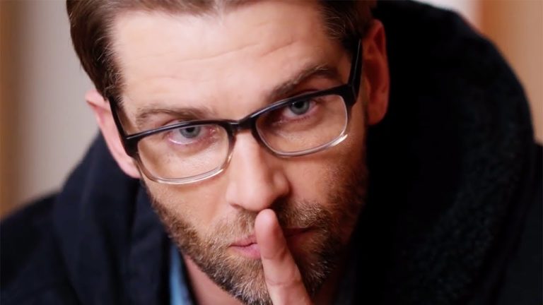 Secret Obsession Netflix [2019] Review: A Thrilling Drama That Barely Holds Together