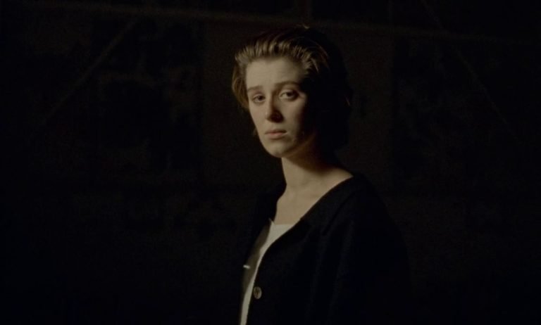 The Souvenir [2019] Review: An Intricately Observed Documentation of a Toxic Romance