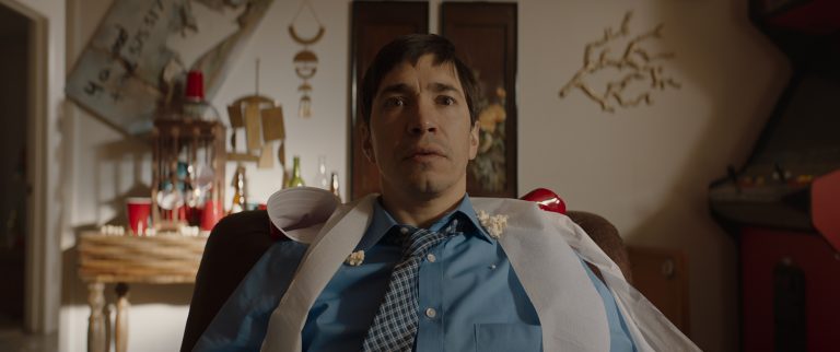The Wave (2020) Movie Review: A Hyper-Stylized Drug Trip About Self-Realization Marred by Goofiness