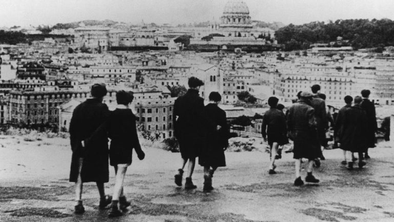 Rome, Open City [1945] Review – A Powerful Lament on the Quiet Defiance of War-Afffected Italians