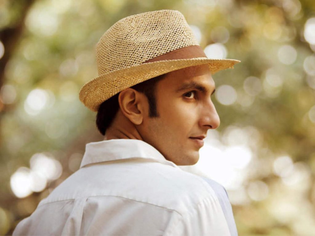 Lootera 2013 Ranveer with a hat