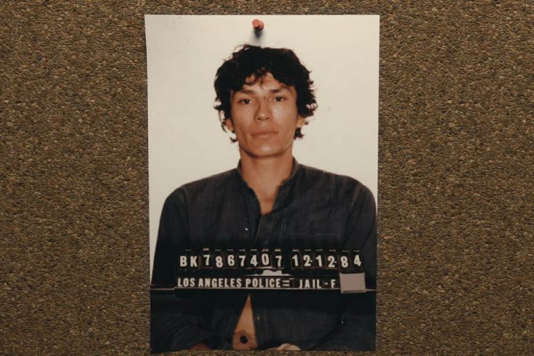 Night Stalker: The Hunt for a Serial Killer [2021] Netflix Review – A Fairly Engaging Series with an Algorithmic Treatment