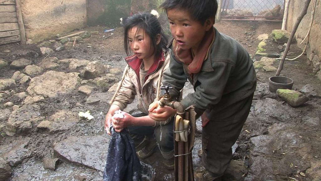 Three Sisters [2012, Wang Bing]