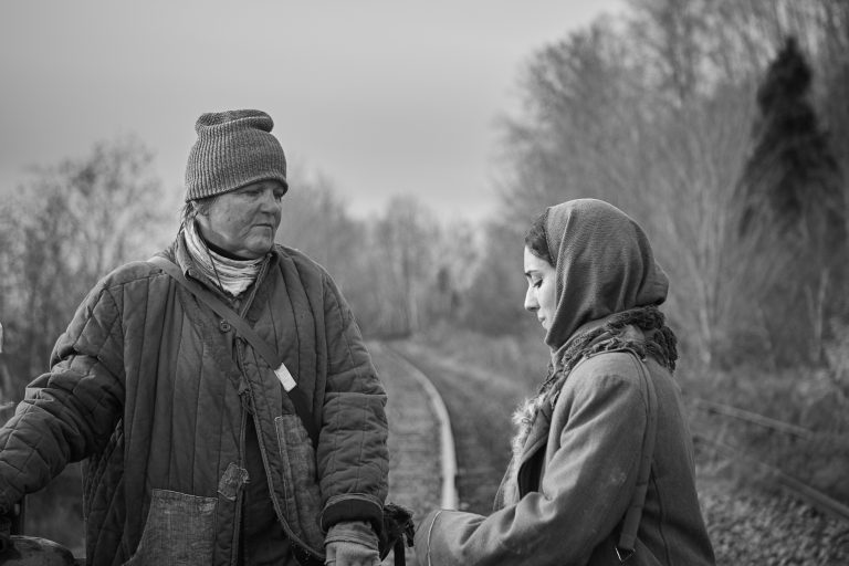 Nulle Trace (2021) Review: A Visually Stunning, Solid Film about Faith and Human Connections