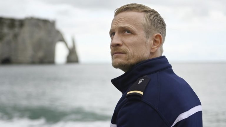 Drift Away [2021]: ‘Berlinale’ Review – Unfocused Police drama explores male identity