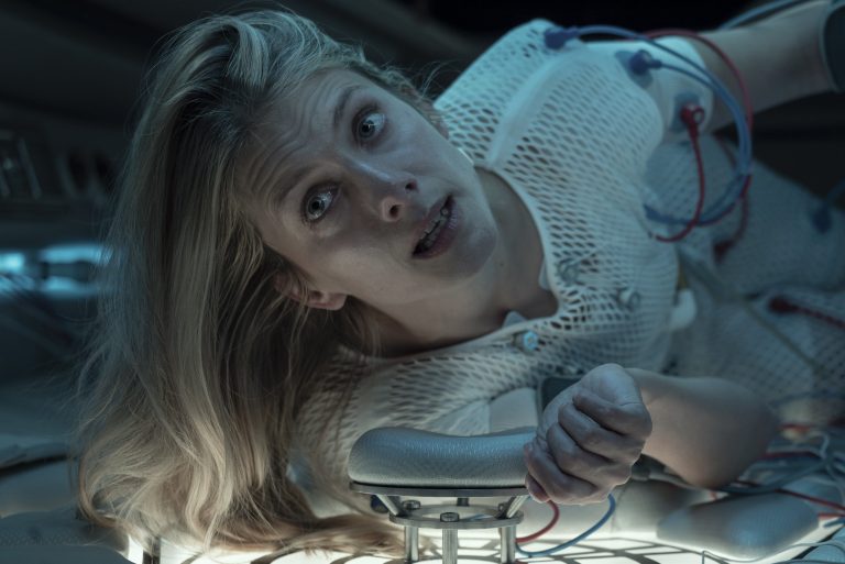 Oxygen [2021] Netflix Review – Taut single-location thriller serves as an allegory for socially-distanced isolation