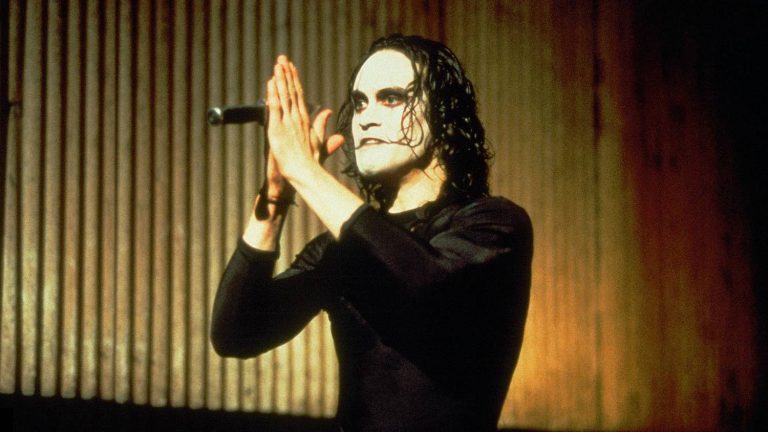 The Crow (1994) Review : How This Movie Dared To Do Things Differently