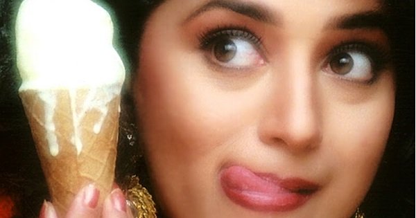 The Performance of Toiletry : Two Bollywood Female Protagonists and Self-Expression
