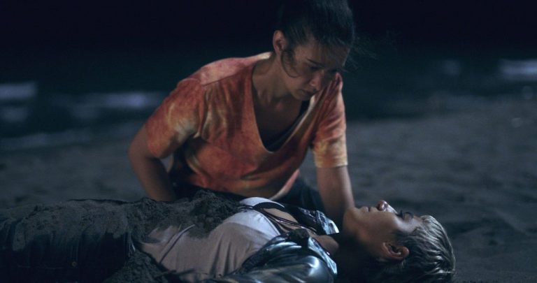 Wet Sand [2021] ‘Locarno’ Review – A Well-Crafted Microcosmic Tale of Love in a Prejudiced Society