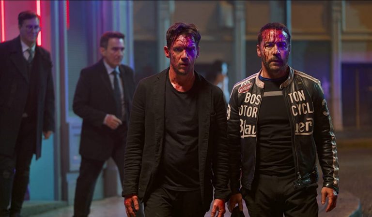 American Night [2021] Review – A Confusing Cocktail of Art and Life, Lacking in Punch