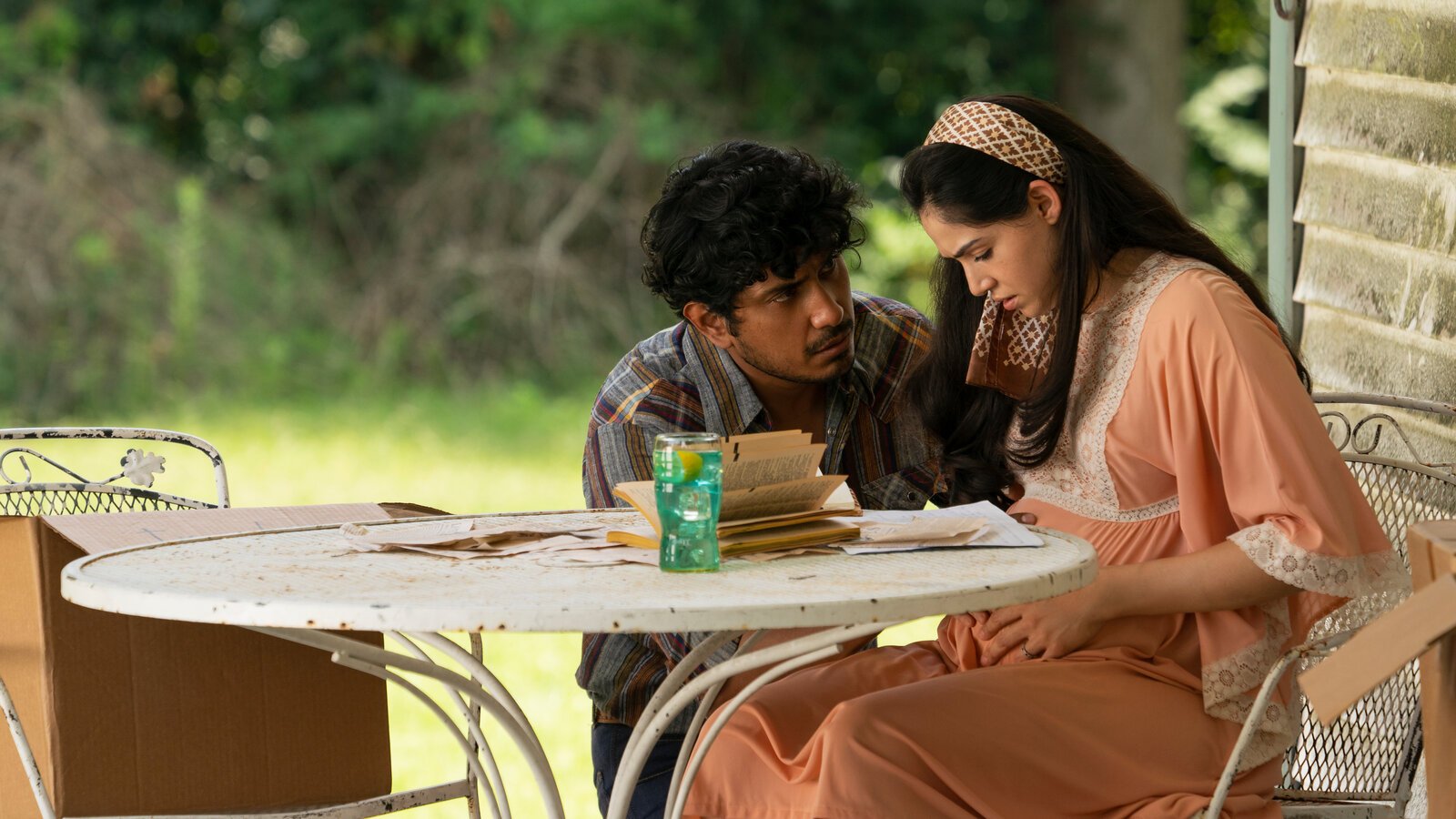 Madres 2021 Movie Review (2)