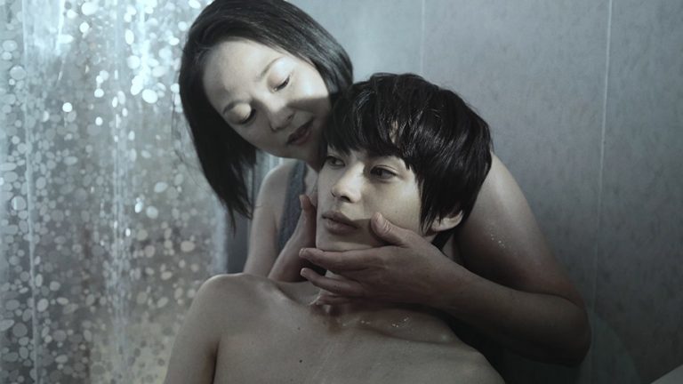 Intimate Stranger [2021]: ‘Tokyo International Film Festival’ Review – A Psychological Horror With Mommy Issues