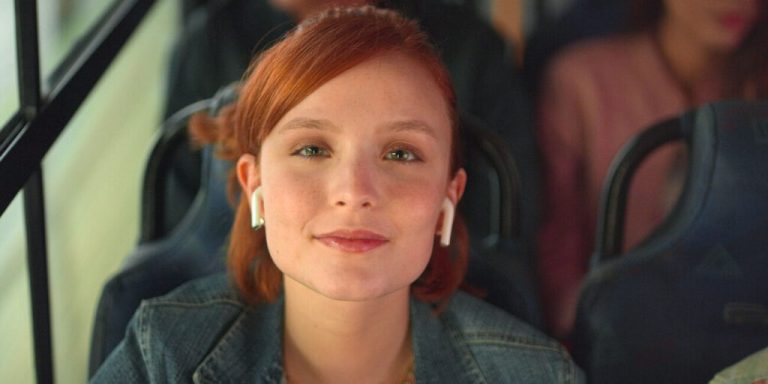 Lulli [2021] Netflix Review: An Unremarkable Romantic-drama despite its Engaging Parts