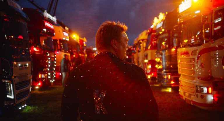 Kandis for Life [2021] ‘GFF’ Review – A Captivating Documentary on a Fan Culture
