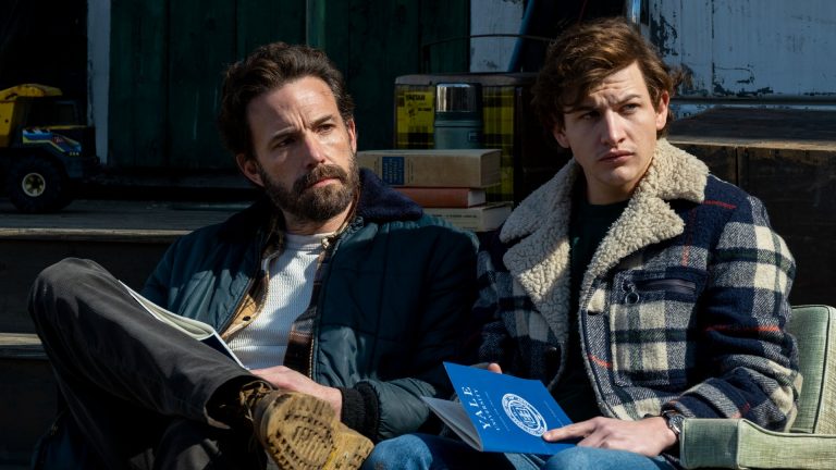 The Tender Bar [2022] Review – A Generic Adaptation of An Emotionally Uplifting Memoir