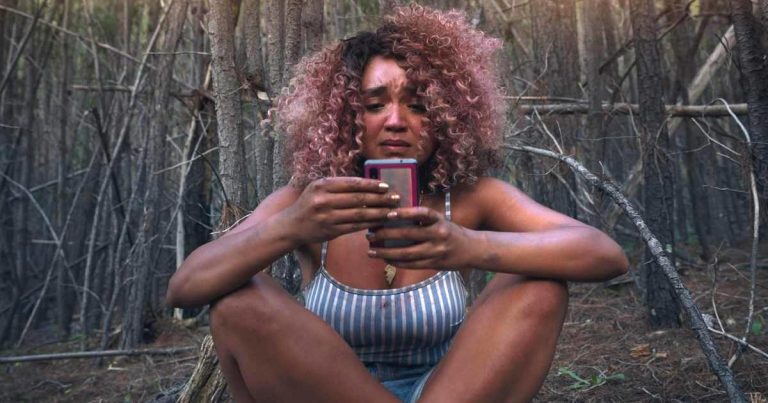 Sissy [2022]: ‘SXSW’ Review – A Luscious And Brutal Horror Comedy Packed With Brilliant Performances