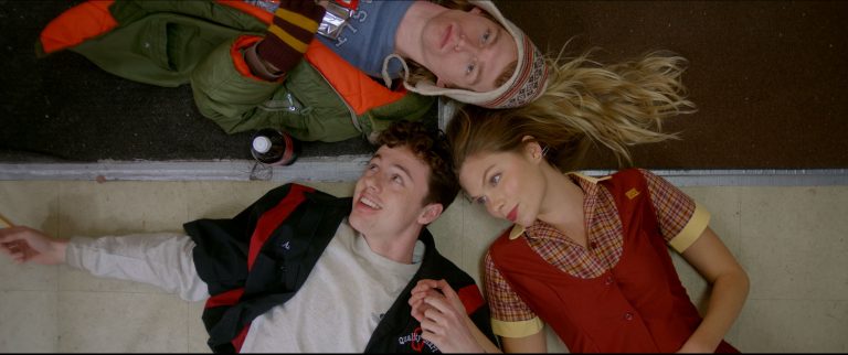 Turbo Cola [2022] Review – A Cool Drink Kinda 90s-Style Coming-of-Age Film