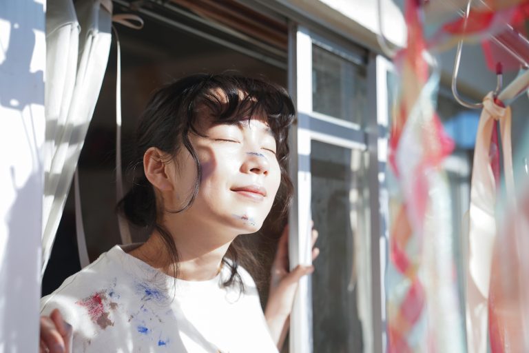 Ribbon (2022): ‘NYAFF’ Review – Life and Pandemic Making Way for A Poignant Art Piece