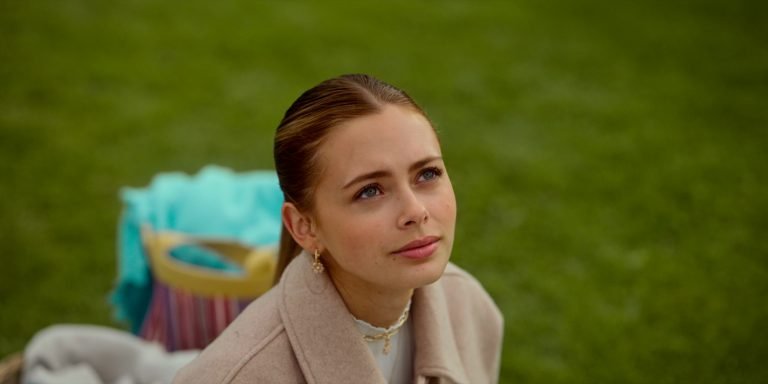 Royalteen (2022) Netflix Review: An Engaging Romantic Drama Despite The Teenage Drama Tropes