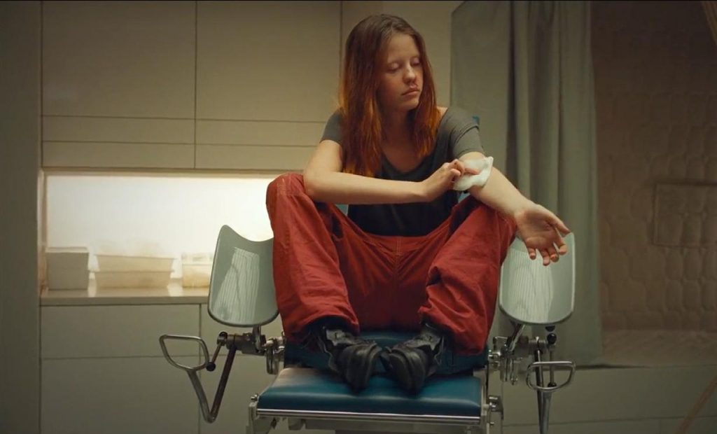 01 Mia goth high life