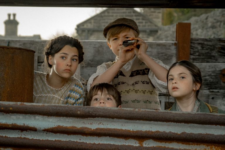 Railway Children (2022): Movie Review & Ending, Explained – Can the children rescue Abe?