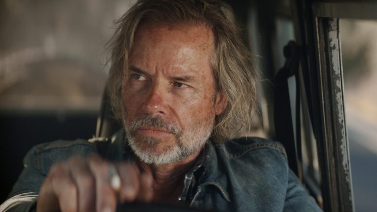 The Infernal Machine (2022): Movie Review & Ending Explained – Who is DuKent and what does he want from Cogburn?