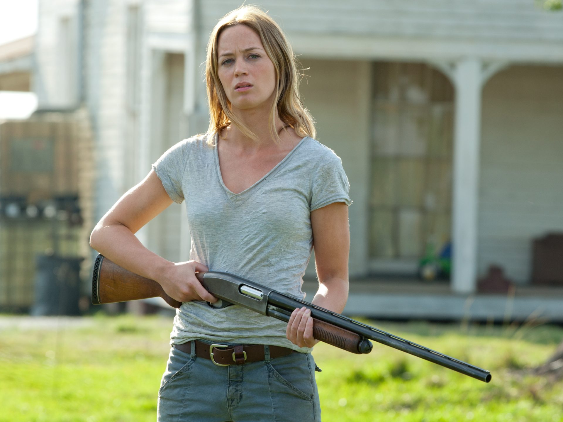 Sara (Emily Blunt) in Looper (2012)