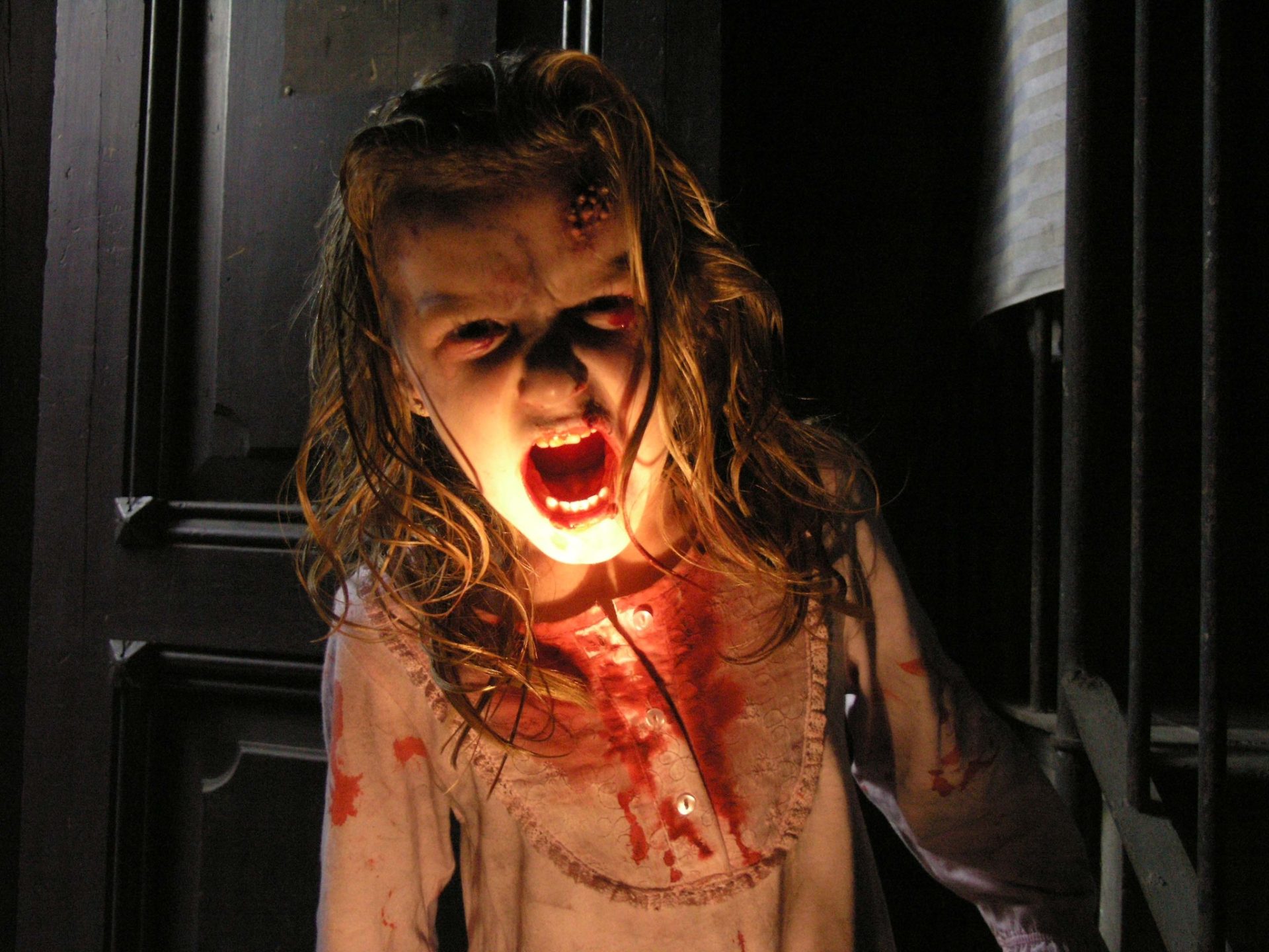 15 Great Zombie Movies That You Need To See - REC (2007)