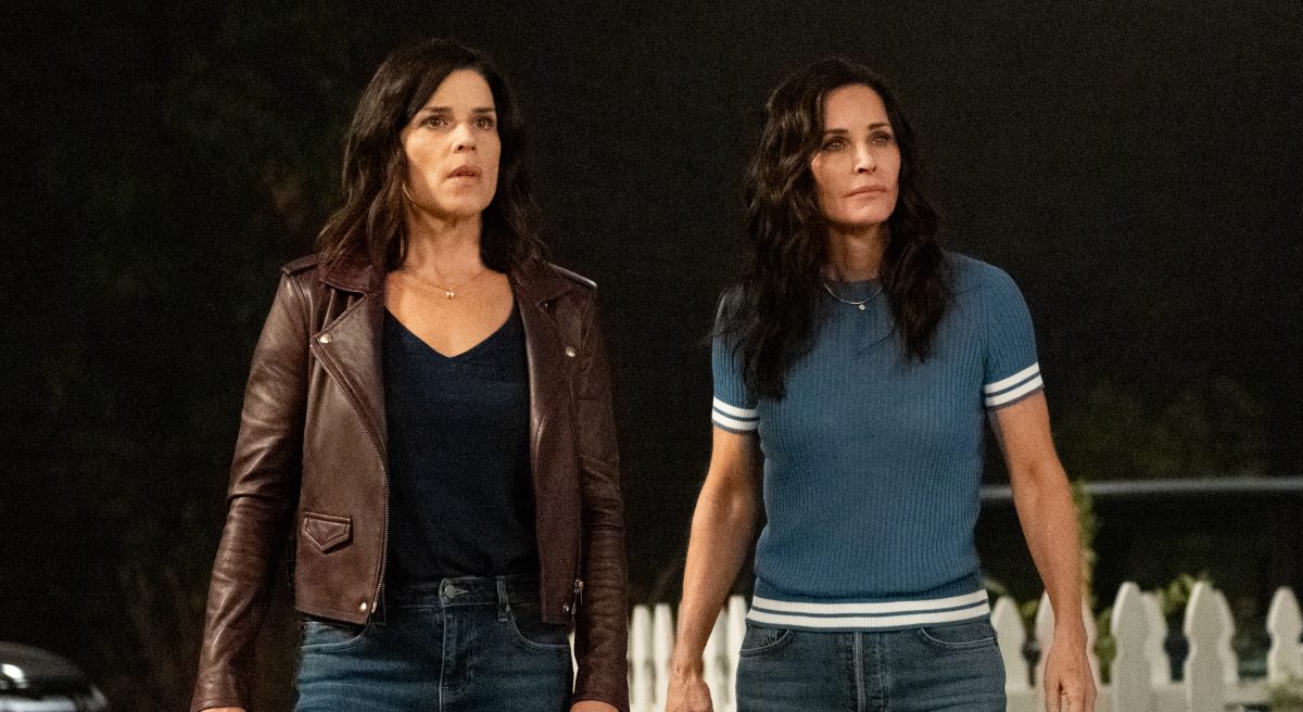 Neve Campbell and Courtney Cox in Scream (2022)