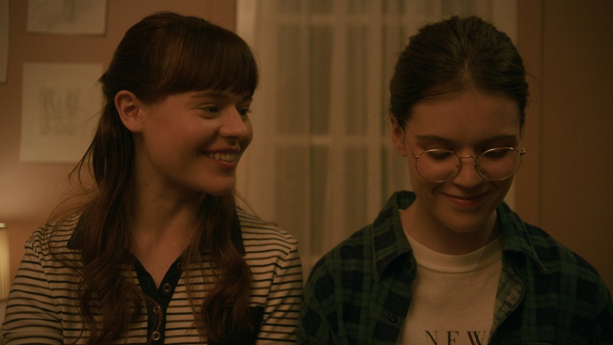 Jennifer Laporte as Marike &amp; Anwen O'Driscoll as Jaime in You Can Live Forever (2022)