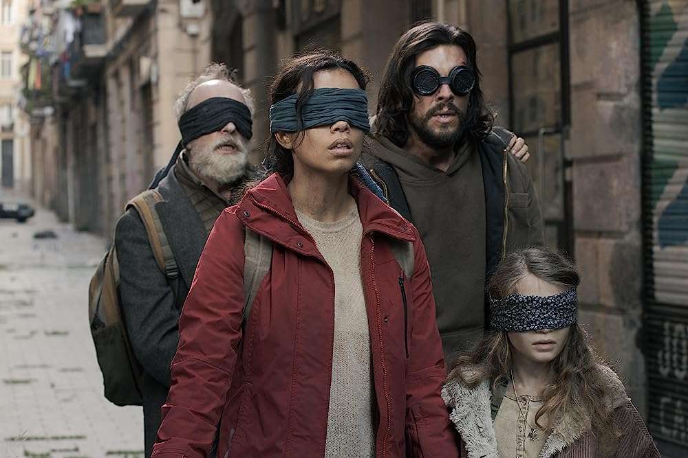 A still from Bird Box: Barcelona (2023). 