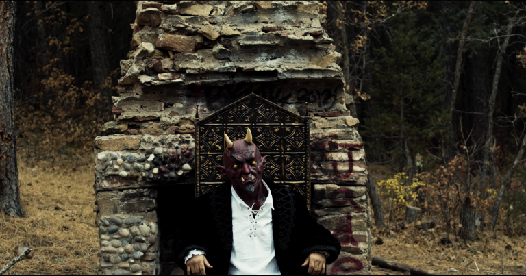 The Devil’s Tongue (2023) Movie Review: A vapid and unfocused drivel about the addiction and obsession with creating art