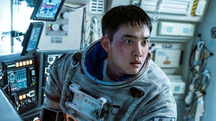 Do Kyung-soo as Hwang Seon-woo in The Moon (2023)