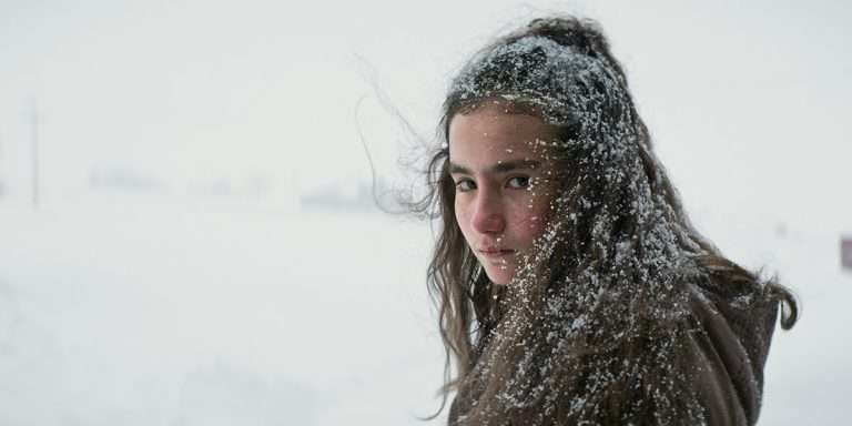 About Dry Grasses (2023) Movie Review – Nuri Bilge Ceylan takes a meditative look at what truly transforms a man into someone they themselves don’t recognize 