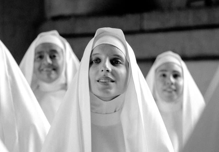 El Conde (2023) Review: A Visually Breathtaking Satire That’s Unfortunately One-Note