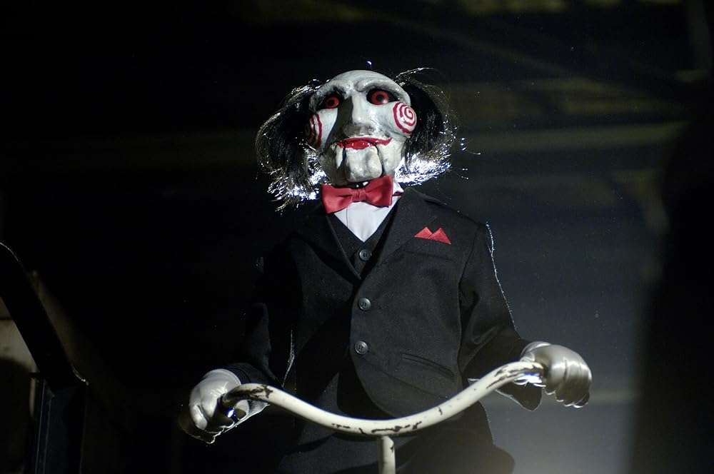 A still from Saw (2004). 