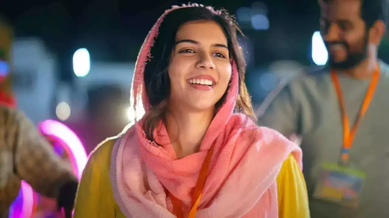 Sesham Mike-il Fathima (2023) Netflix Movie Review - hof