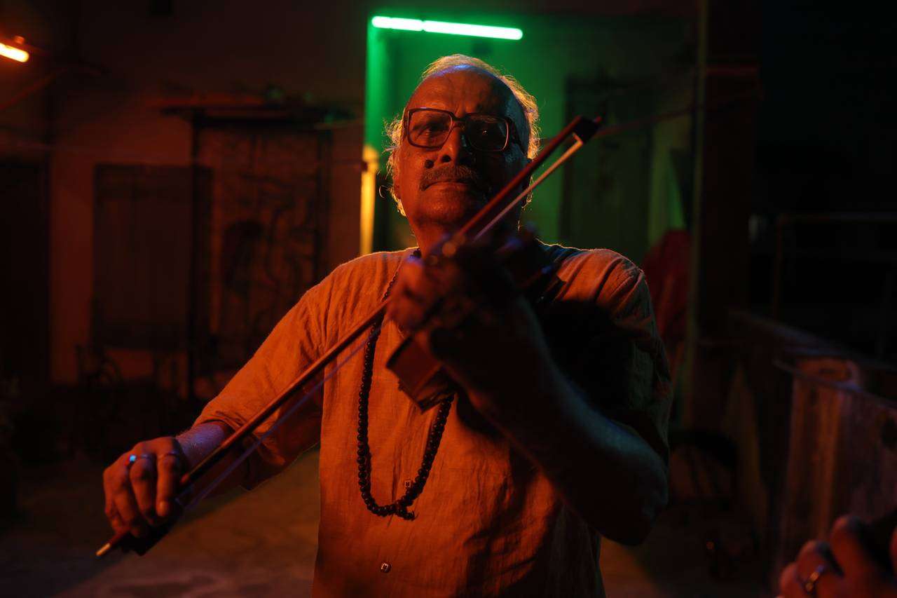 Shri Swapankumarer Badami Hyenar Kobole Movie Review - hof