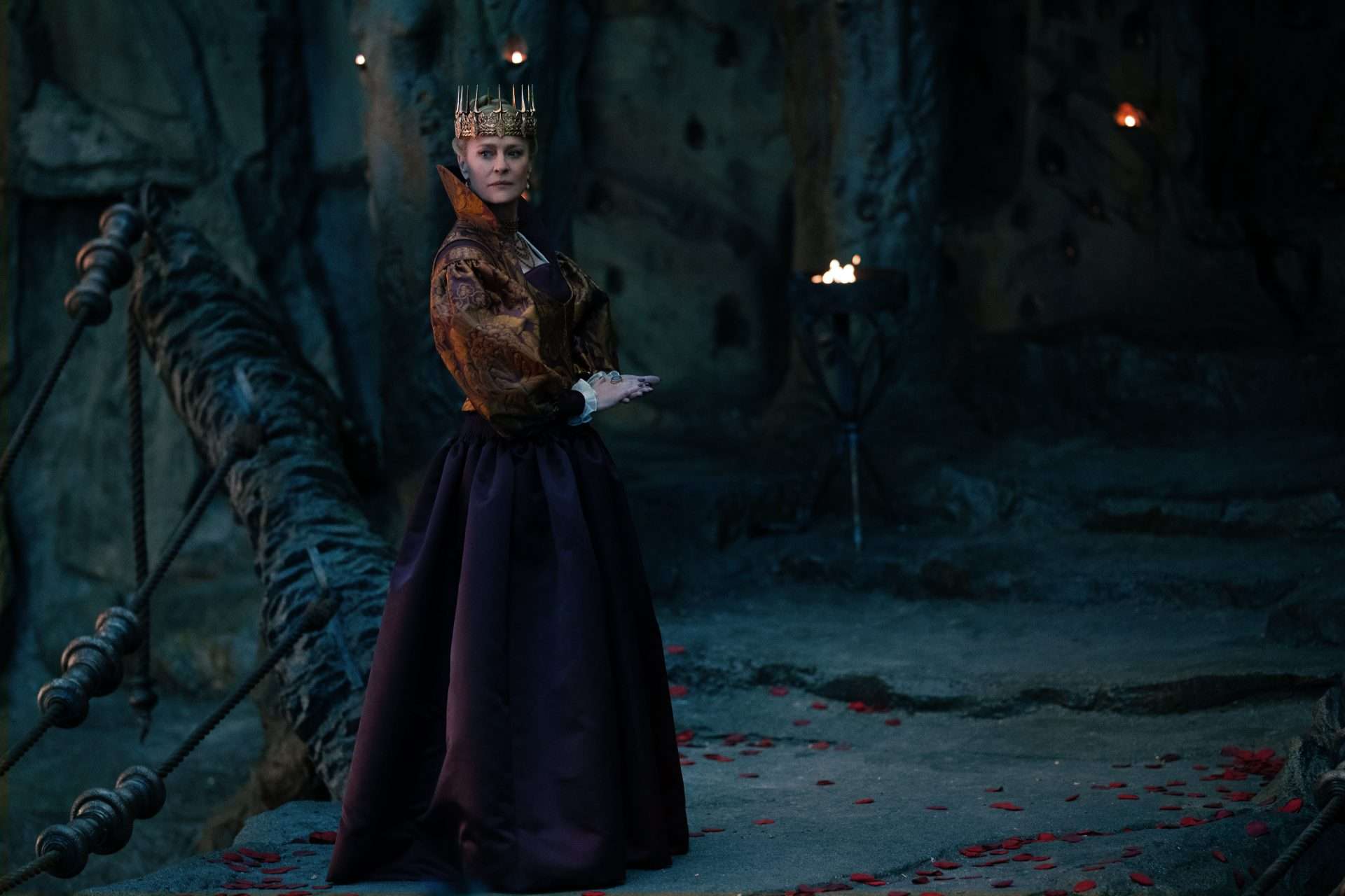 Damsel (2024). Robin Wright as Queen Isabelle in Damsel. Cr. John Wilson/Netflix ©2024