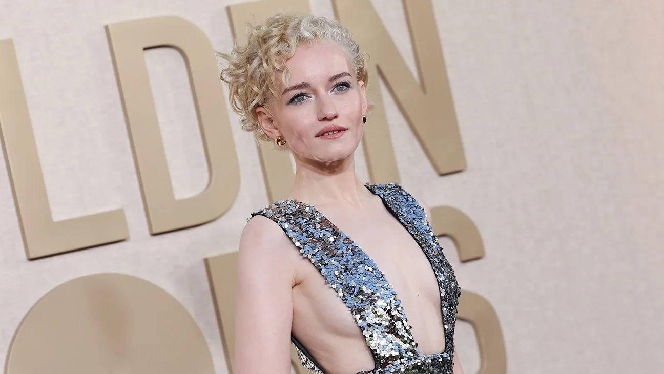 Julia Garner Weapons