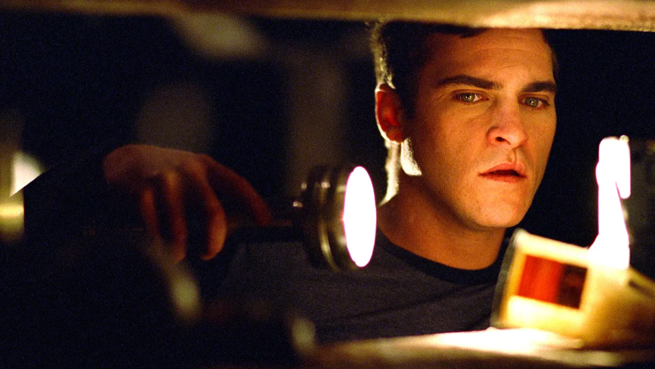 Signs (2002) Movie Ending Explained & Themes Analysed