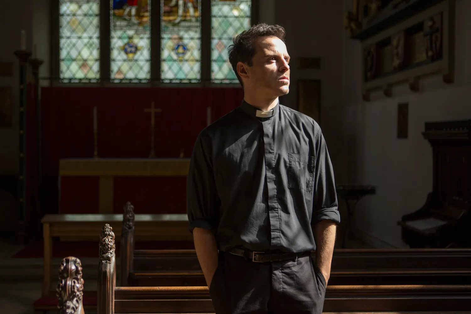 Andrew Scott reunites with a James Bond actor in Rian Johnson's upcoming mystery thriller. Exciting new film collaboration!