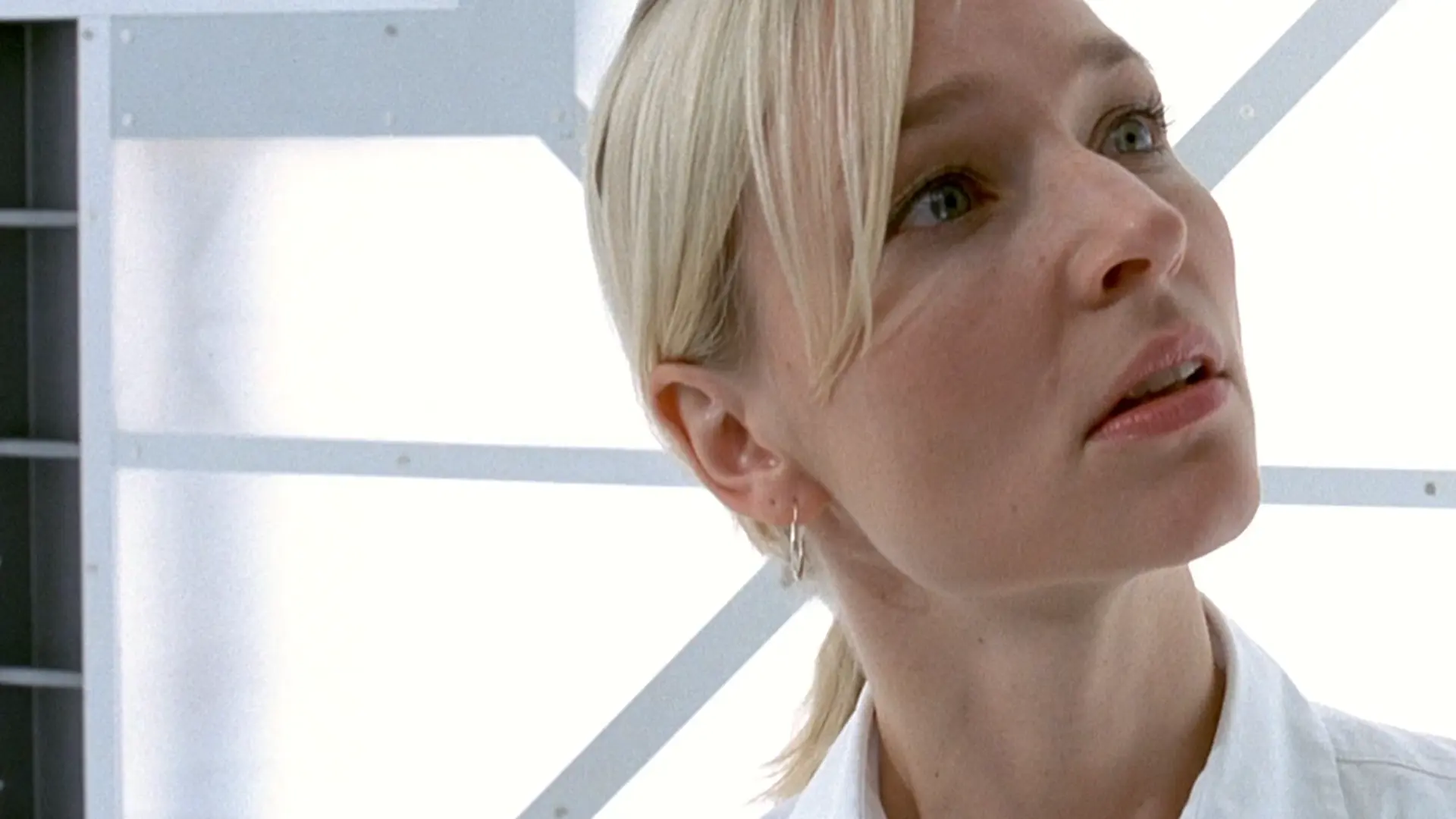 Kari Matchett as Kate in Cube 2: Hypercube