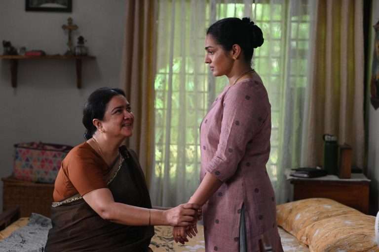 Ullozhukku (2024) ‘IFFLA’ Movie Review: Parvathy and Urvashi Magnificently Steer Exquisitely Understated, Simmering Two-Hander